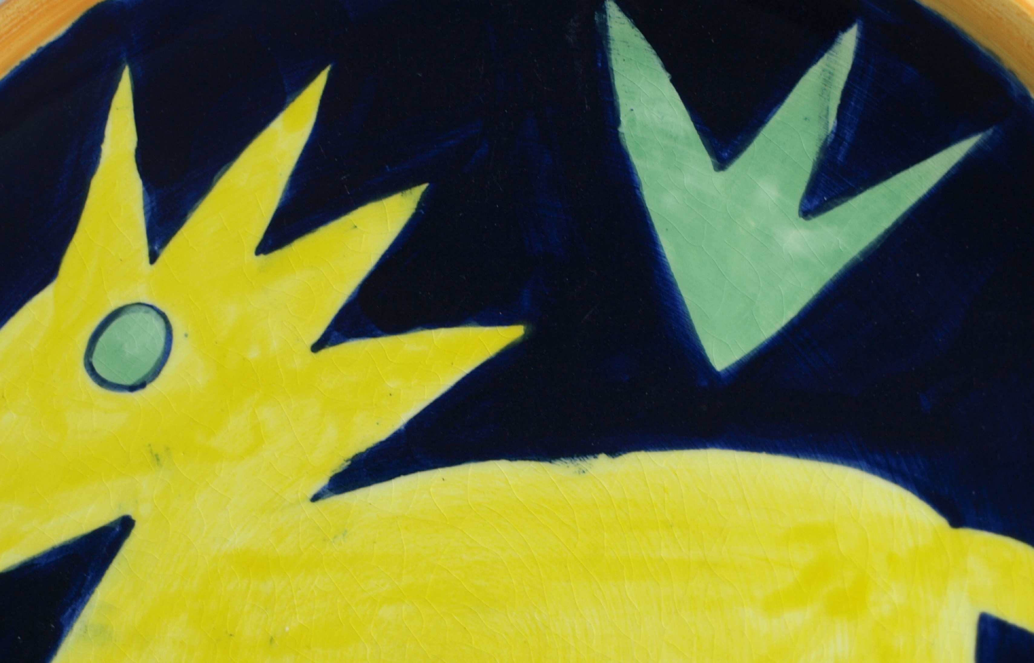 Niet of onleesbaar gesigneerd - Aardewerk, Bord , Fantasiedier met stekels – handgemaakt en gesigneerd  kopen? Bied vanaf 1!