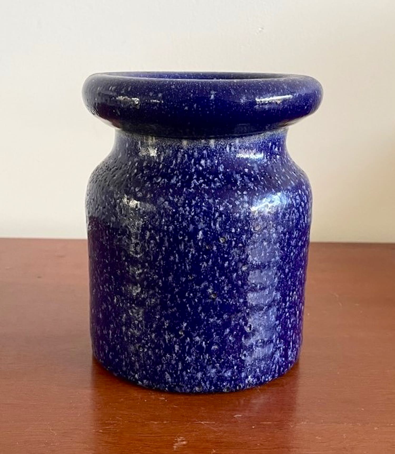 Freek Berends - Blauw wit gespikkeld studio aardewerken vaasje kopen? Bied vanaf 1!