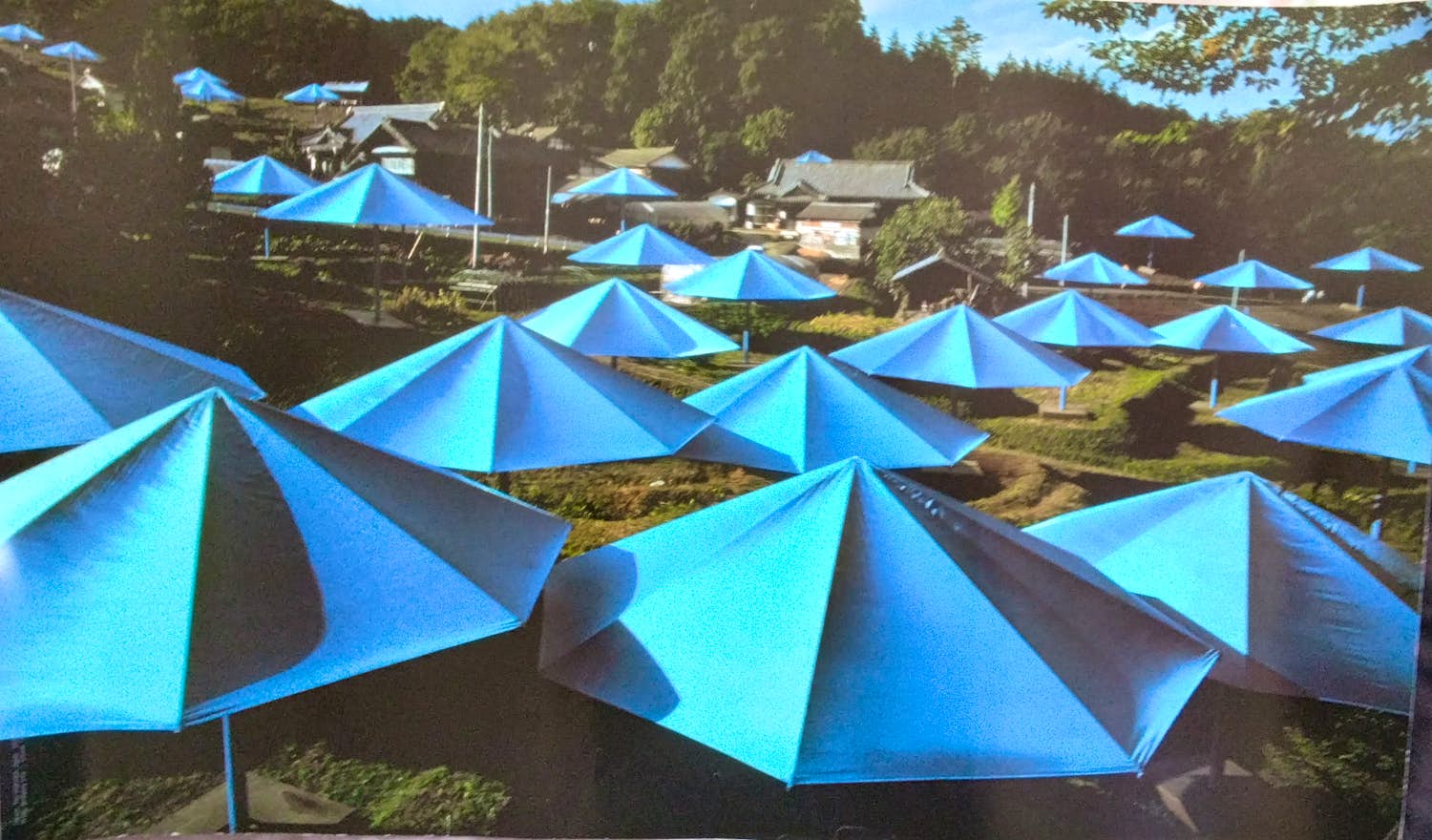 Christo - The Umbrella's in Ibarak --Japan kopen? Bied vanaf 135!