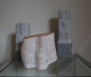 Niet of onleesbaar gesigneerd - Drie sculpturen kopen? Bied vanaf 1!