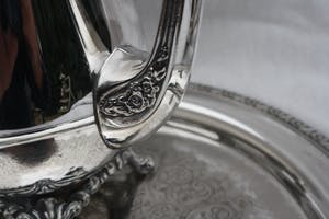 Niet of onleesbaar gesigneerd - Stijlvolle Oneida USA Silver Plate Koffie/Theeset Verzilverd (20e eeuw) kopen? Bied vanaf 1!