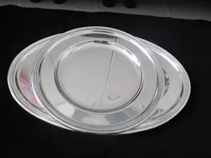 Niet of onleesbaar gesigneerd - 2 verzilverde schotels: ovaal en rond kaufen? Bieten Sie von 1!