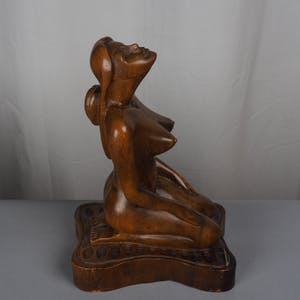 Niet of onleesbaar gesigneerd - Zeer fraai houten vrouwen beeld "Amsterdamse school". kopen? Bied vanaf 1!