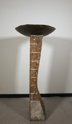 Loek Hambeukers - Grote bronzen schaal op houten sokkel kopen? Bied vanaf 350!