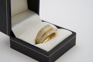 2567- Opvallende diamanten Fantasiering- 18karaats geelgoud - ca 2.40ct briljant kopen? Bied vanaf 1480!