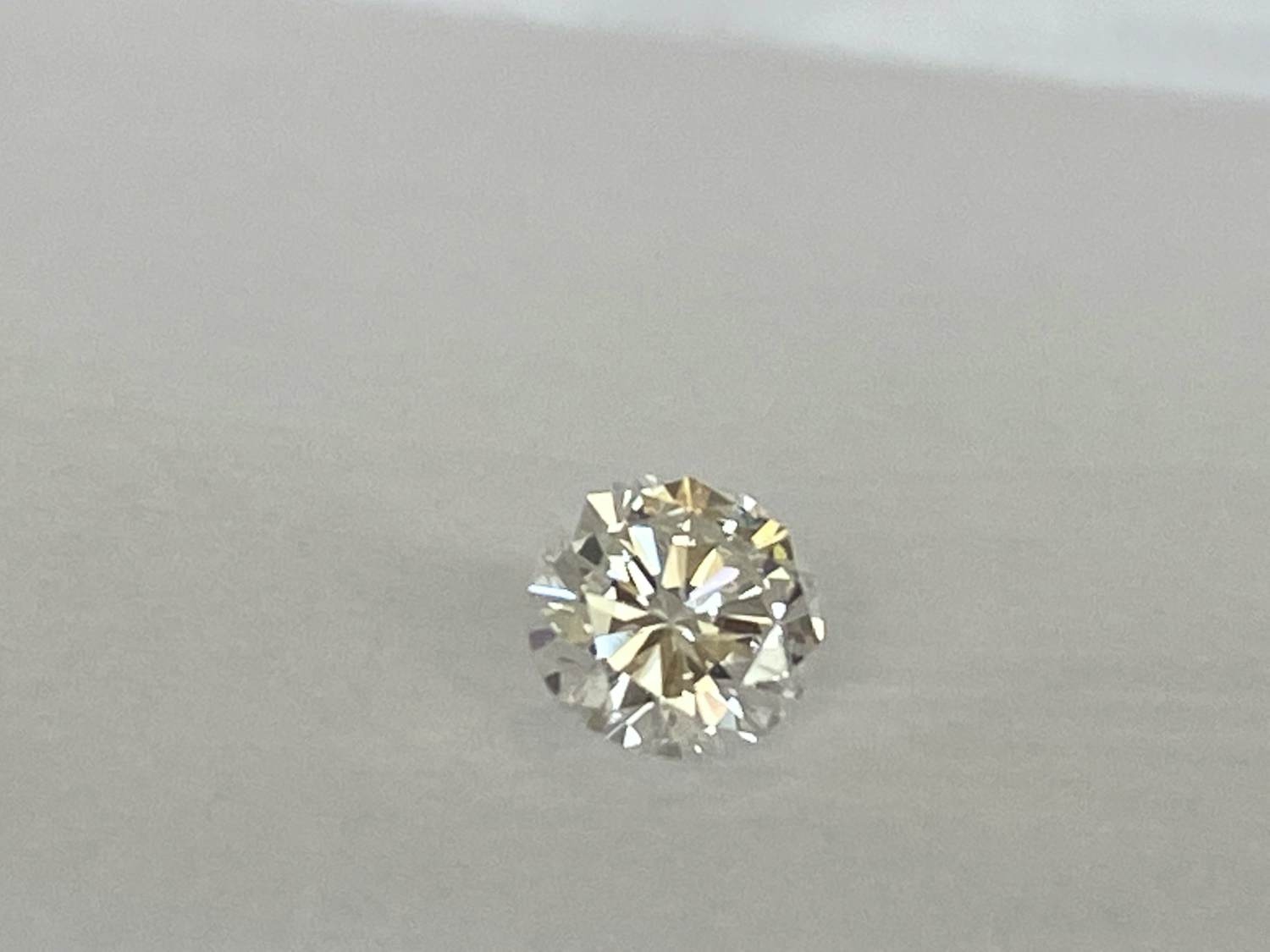 ALGT-gecertificeerde diamant van 0,63 karaat kopen? Bied vanaf 1100!