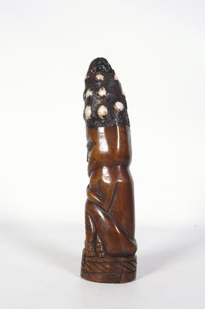 Congo - Benen beeld, gehurkt figuur met kauri-hoed kopen? Bied vanaf 1!