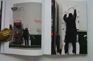 Banksy - Banksy captured. [Friends and Family] Limited edition of 500! kopen? Bied vanaf 1!