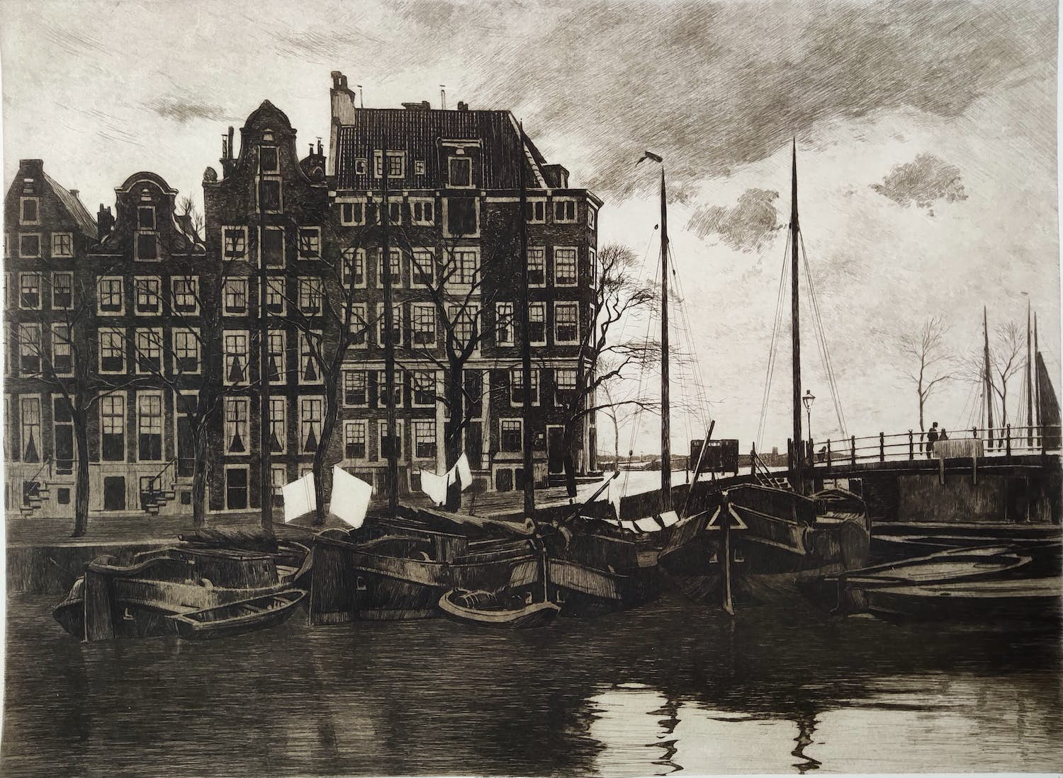 Willem Witsen - Binnenkant, met wapperende was op de schepen verkocht voor € 350!