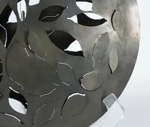 Niet of onleesbaar gesigneerd - Metalen wandsculptuur met bladmotief kopen? Bied vanaf 1!