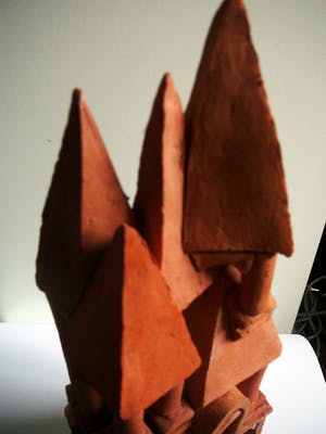 Arie J. Bouter - Toren chamotte klei -1999- kopen? Bied vanaf 80!