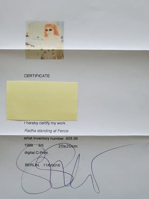 Stefanie Schneider - RADHA STANDING AT FENCE, signiert und nummeriert kopen? Bied vanaf 300!