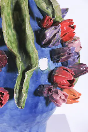 Wendy Limburg - Keramieken dekselvaas met tulpen kopen? Bied vanaf 100!