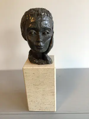 Astrid Veldhuyzen-Koppen - Sculptuur “ Luisteren “ kopen? Bied vanaf 59!