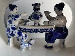 Niet of onleesbaar gesigneerd - Fraaie gedecoreerde Chinese koffiepot in blauw en wit keramiek kopen? Bied vanaf 1!