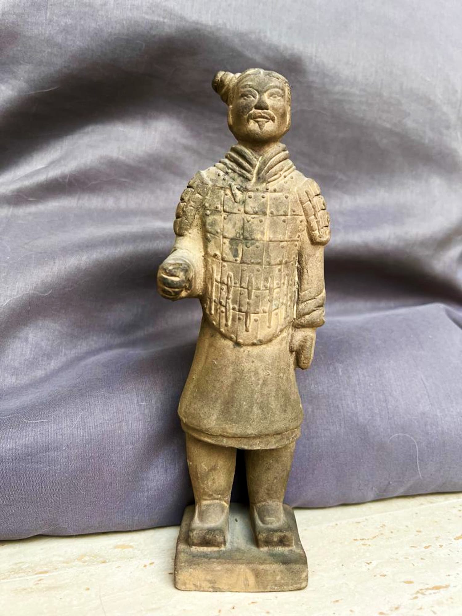 Niet of onleesbaar gesigneerd - Twee terracotta Aziatische krijgers kopen? Bied vanaf 1!