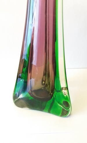 Niet of onleesbaar gesigneerd - Sierlijke paars groene Murano vaas kopen? Bied vanaf 1!