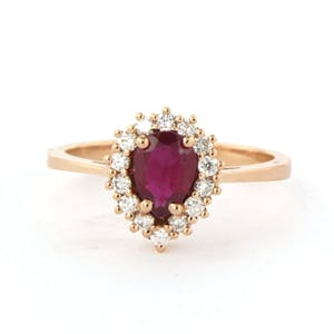 18k rosé gouden entourage ring bezet een robijn en briljant geslepen diamant kopen? Bied vanaf 400!