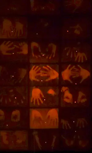 Ingrid Rekers - Lichtkast, Light between fingers (Groot) kopen? Bied vanaf 100!