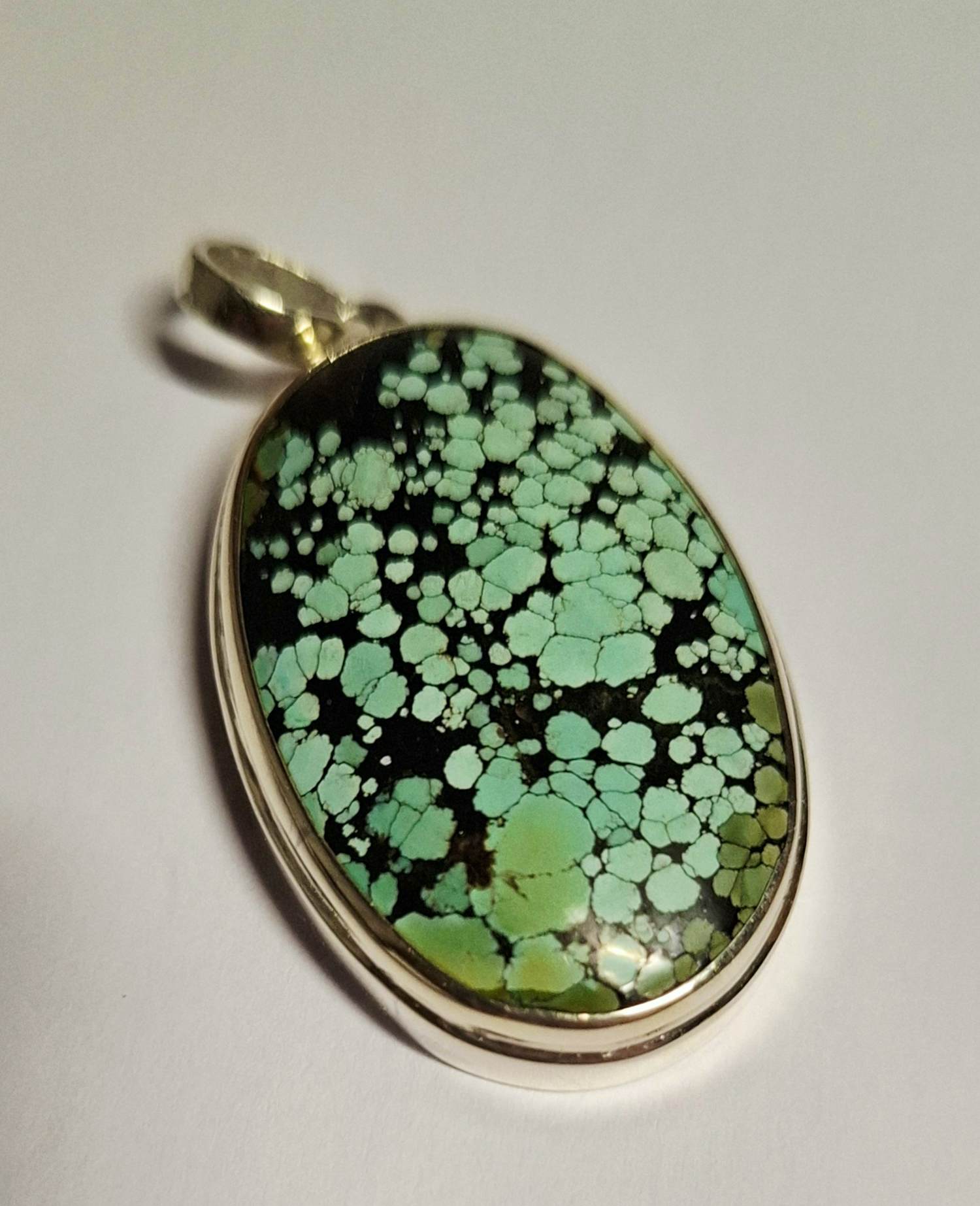 In nieuwstaat zilveren hanger met Spider web Green Turquoise kopen? Bied vanaf 75!