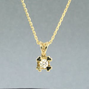 14k gouden collier met een solitair hanger bezet met Bolsjewiek geslepen diamant kopen? Bied vanaf 190!