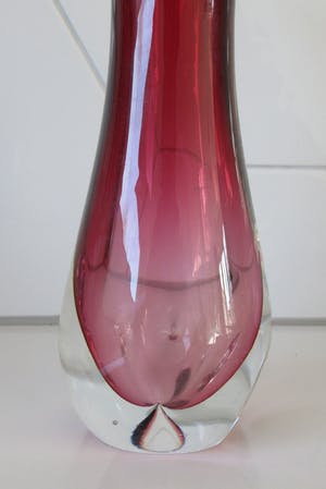 Niet of onleesbaar gesigneerd - Dubbelwandige Murano Sommerso Cranberry vrijgevormde vaas kopen? Bied vanaf 10!