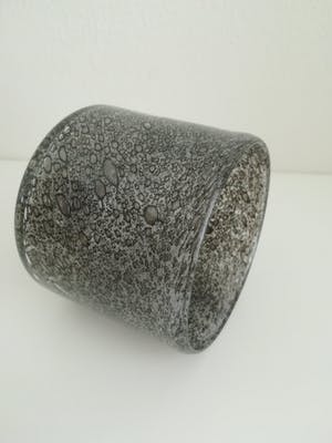 Niet of onleesbaar gesigneerd - Unieke vaas op voet, glas met luchtbellen in tinten grijs. Mondgeblazen. kopen? Bied vanaf 1!