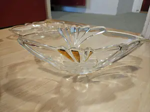 Buy August Walther & Sohne AG - Set van drie kristallen schalen Hibiscus, met 24 karaats bladgoud versiering? Bid from 35!