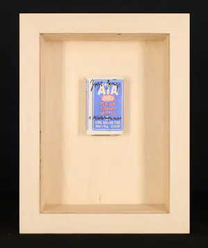 Joseph Beuys - Signiert Objekt “ATA ” aus Das Wirtschaftswert-Prinzip - in Holzvitrine kaufen? Bieten Sie von 1190!
