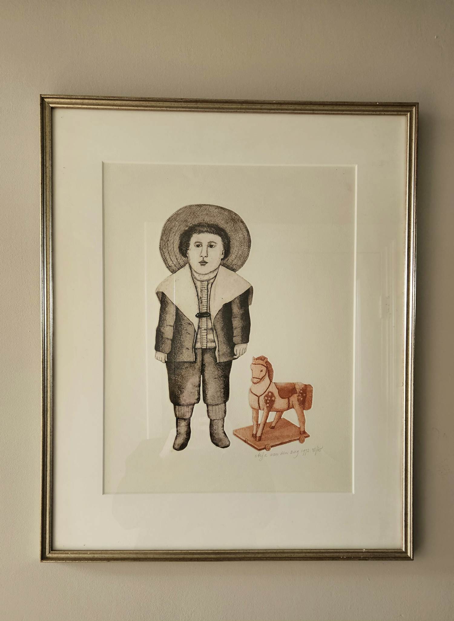 Arja van den Berg - Kind met speelgoedpaard kopen? Bied vanaf 35!