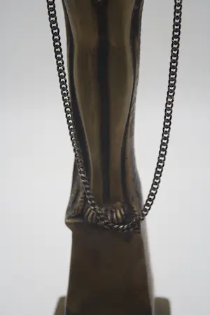 Niet of onleesbaar gesigneerd - Beautiful Large Bronze Slave Sculpture (20e eeuw) kopen? Bied vanaf 1!
