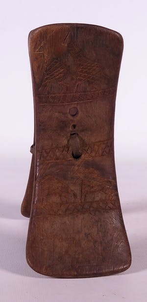 Samburu - Hoofdsteun en tevens kruk van hout kopen? Bied vanaf 20!