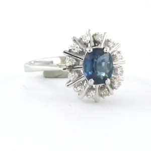 18k witgouden entourage ring met doublet saffier en single cut geslepen diamant kopen? Bied vanaf 310!