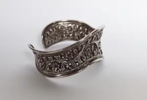 Sterling zilveren golvende ajour gesneden armband kopen? Bied vanaf 125!