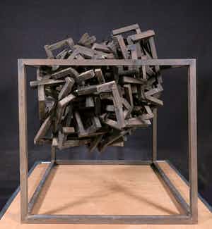 Shamaï Haber - Bijzonder geometrisch ijzeren sculptuur (Groot en zeer zwaar!) verkocht voor € 1000!