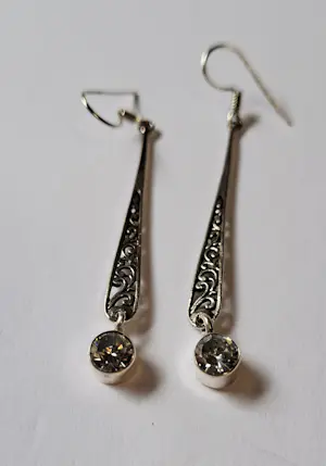 Nieuwe fijne, opengewerkte zilveren oorbellen met zirikonia kopen? Bied vanaf 40!