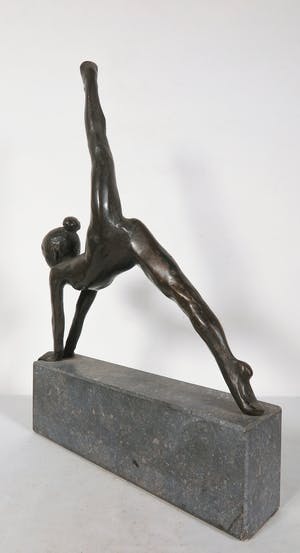 Jos Oehlen - Sierlijke brons van een turnster kopen? Bied vanaf 350!