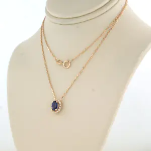 14k gouden collier met hanger bezet saffier en briljant geslepen diamant 0,10ct kopen? Bied vanaf 215!