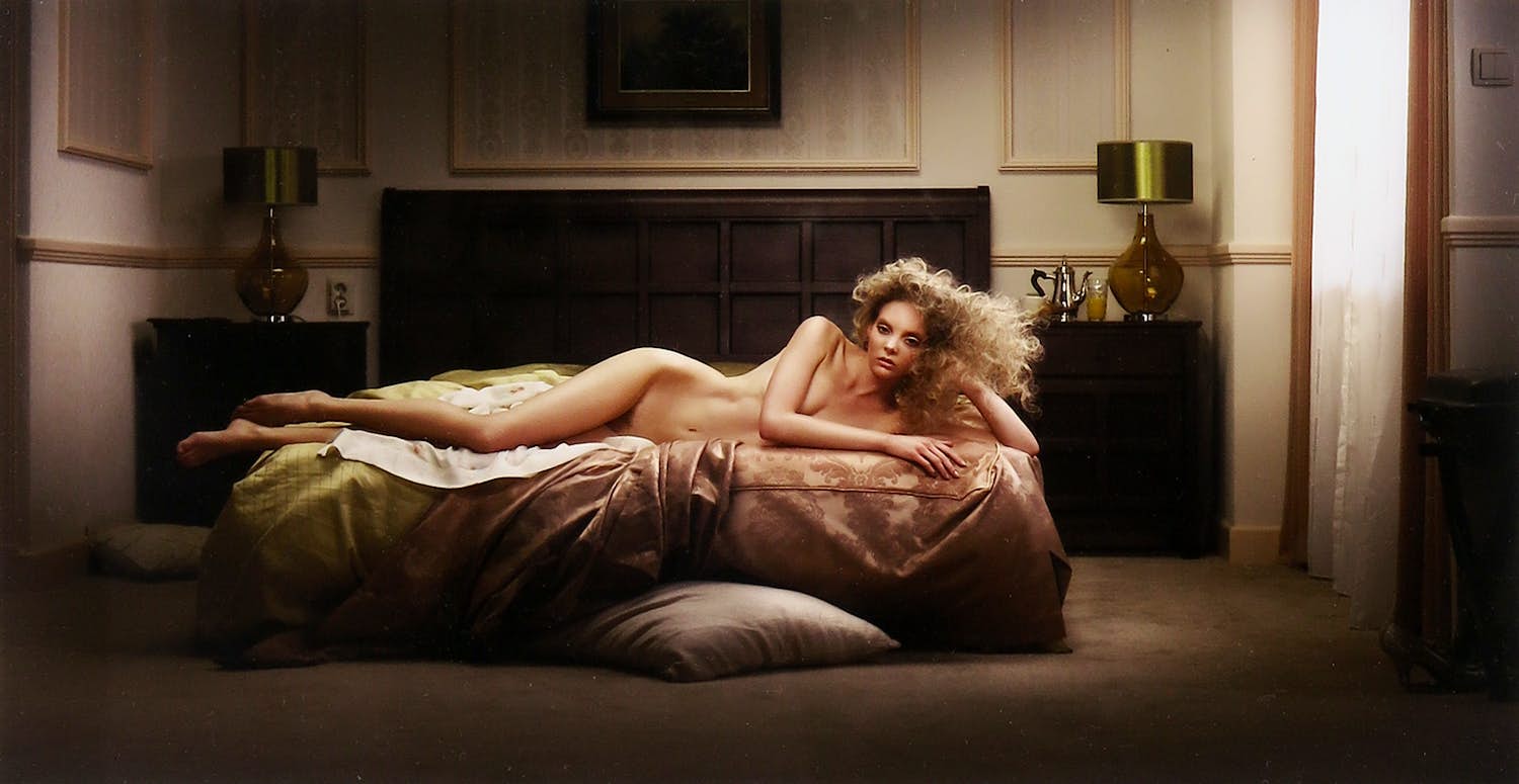 Erwin Olaf - Gesigneerde foto, Hotel Moscow Room 518 - Ingelijst (+ originele bewaarmap) verkocht voor € 1!