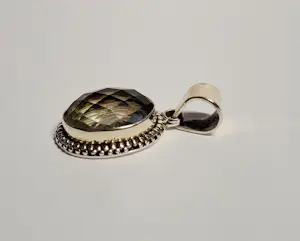 Nieuwe Zilveren hanger met facetgeslepen licht groene Amethist kopen? Bied vanaf 60!