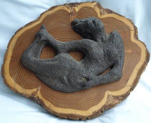 Klaas Pijlman - Liggend naakt – Chamotte / Aardewerk op hout – ca 1979 kopen? Bied vanaf 50!