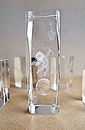 Niet of onleesbaar gesigneerd - Cupido/Amor schiet pijl in het Hart -3D kristal lasergravure - Diamantgeslepen kopen? Bied vanaf 1!