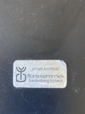 Jeroen Bechtold - Elegante design schaal van Jeroen Bechtold – sculpturaal , jaren 80ig kopen? Bied vanaf 75!