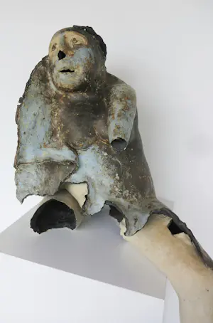 Erik Dejonckheere - Keramiek, Gehavende vrouw na oorlogstijd kopen? Bied vanaf 400!