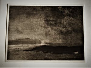 Jola Groentjes - Fraaie verstilde Droge Naald ets - Wit huis aan water - Oplage slechts 20 stuks. kopen? Bied vanaf 20!