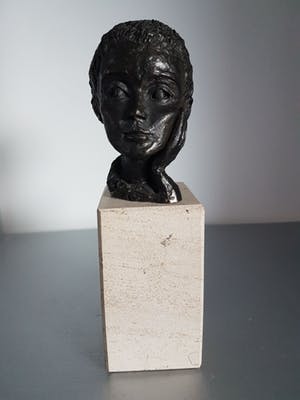 Astrid Veldhuyzen-Koppen - Beeld / Sculptuur " Luisteren " kopen? Bied vanaf 30!