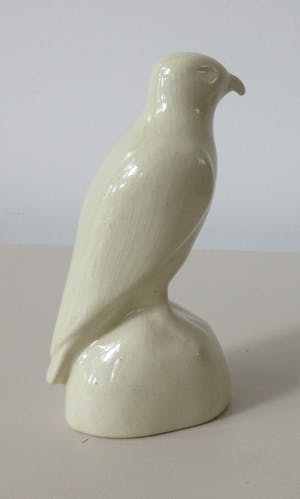 Niet of onleesbaar gesigneerd - Art deco platelen plastiek van een Havik kopen? Bied vanaf 1!