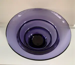 Siem van der Marel - Getrapte paars kristallen kom met massieve kristallen bodem kopen? Bied vanaf 75!