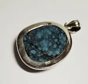 In nieuwstaat Een sierlijk bewerkte hanger Zilver met Natuurlijke Turkoois kopen? Bied vanaf 75!
