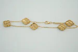 58 - Sierlijk en fijn 20krt geel gouden armband met 5 massieve klavertjes vier kopen? Bied vanaf 480!